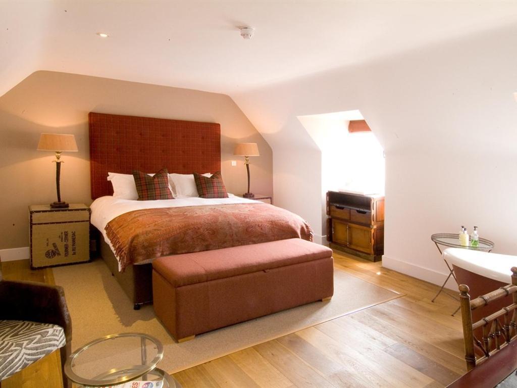 The Percy Arms Hotel กิลด์ฟอร์ด ภายนอก รูปภาพ