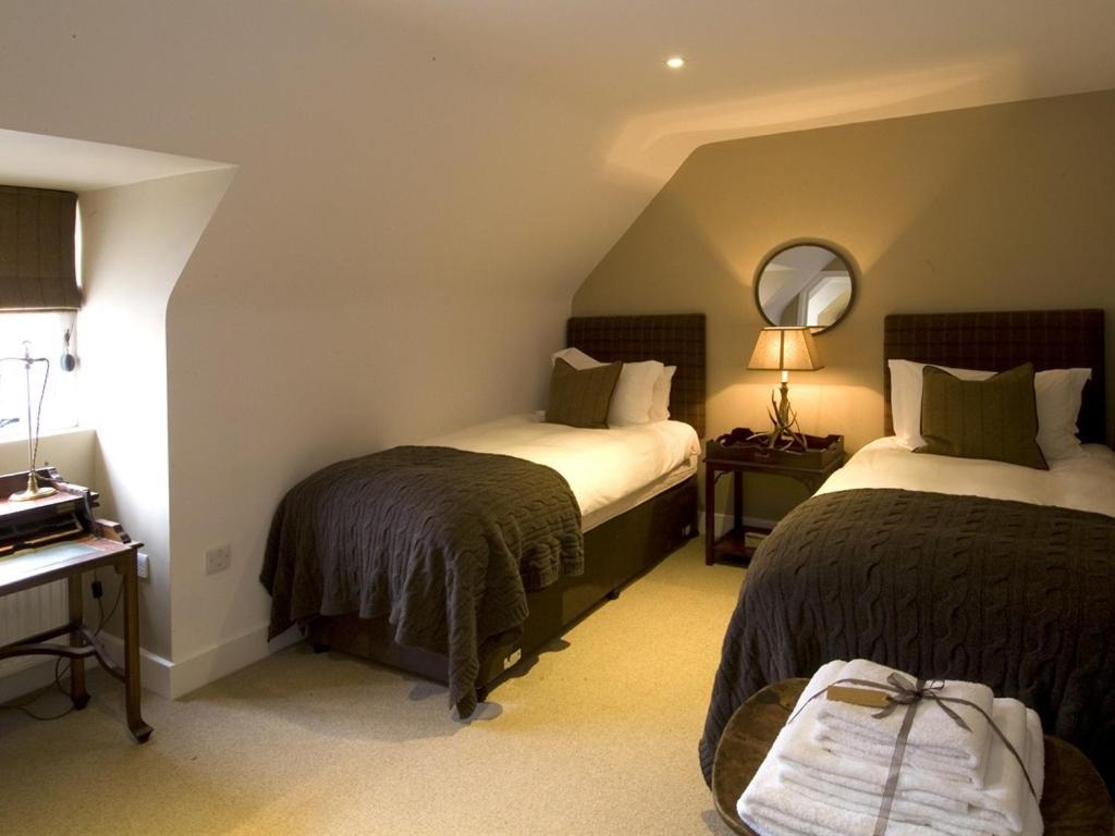 The Percy Arms Hotel กิลด์ฟอร์ด ภายนอก รูปภาพ